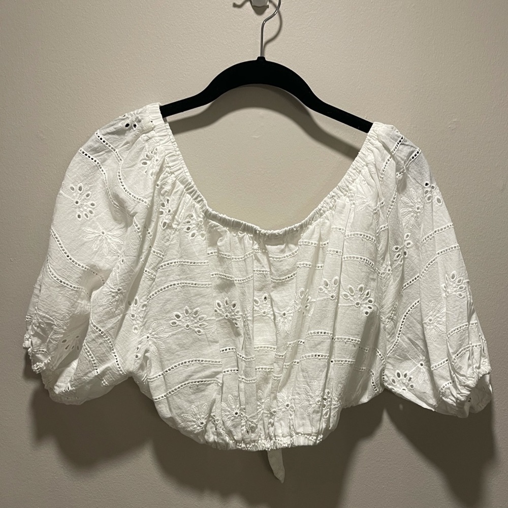 WHITE RUFFLE TOP